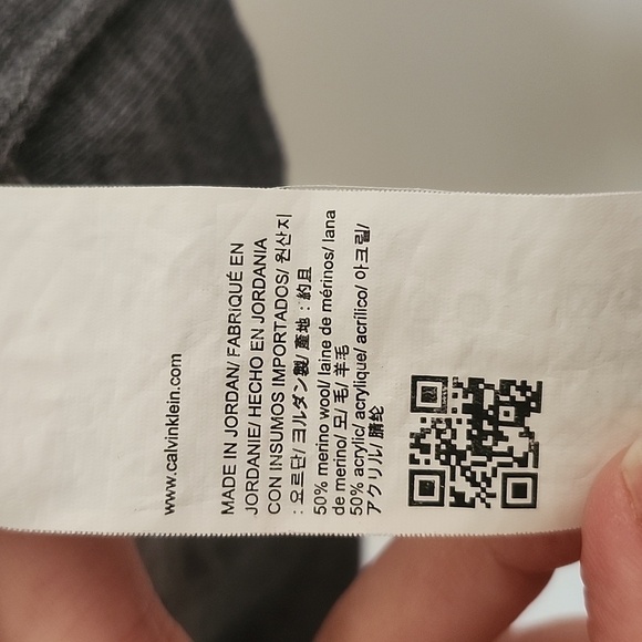 Calvin Klein neutral v neck long sleeve sweater, merino wool blend, Large - Picture 5 of 8